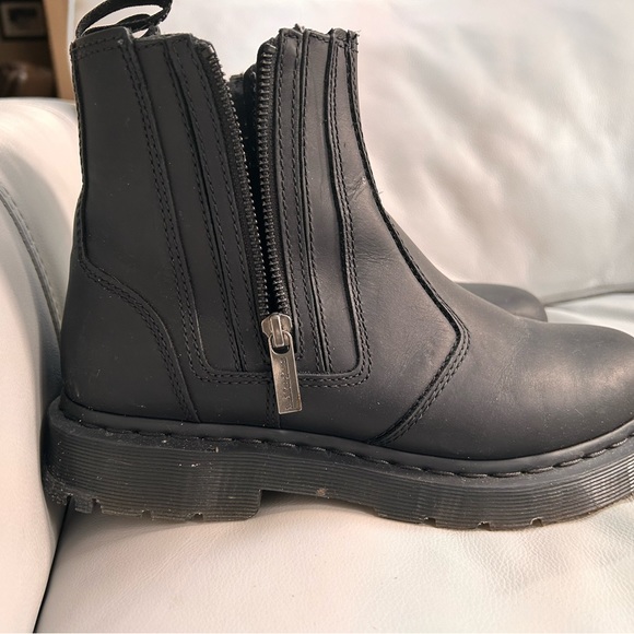 Dr. Martens  Chelsea Women’s black boots with fur and zippers! - Picture 3 of 7